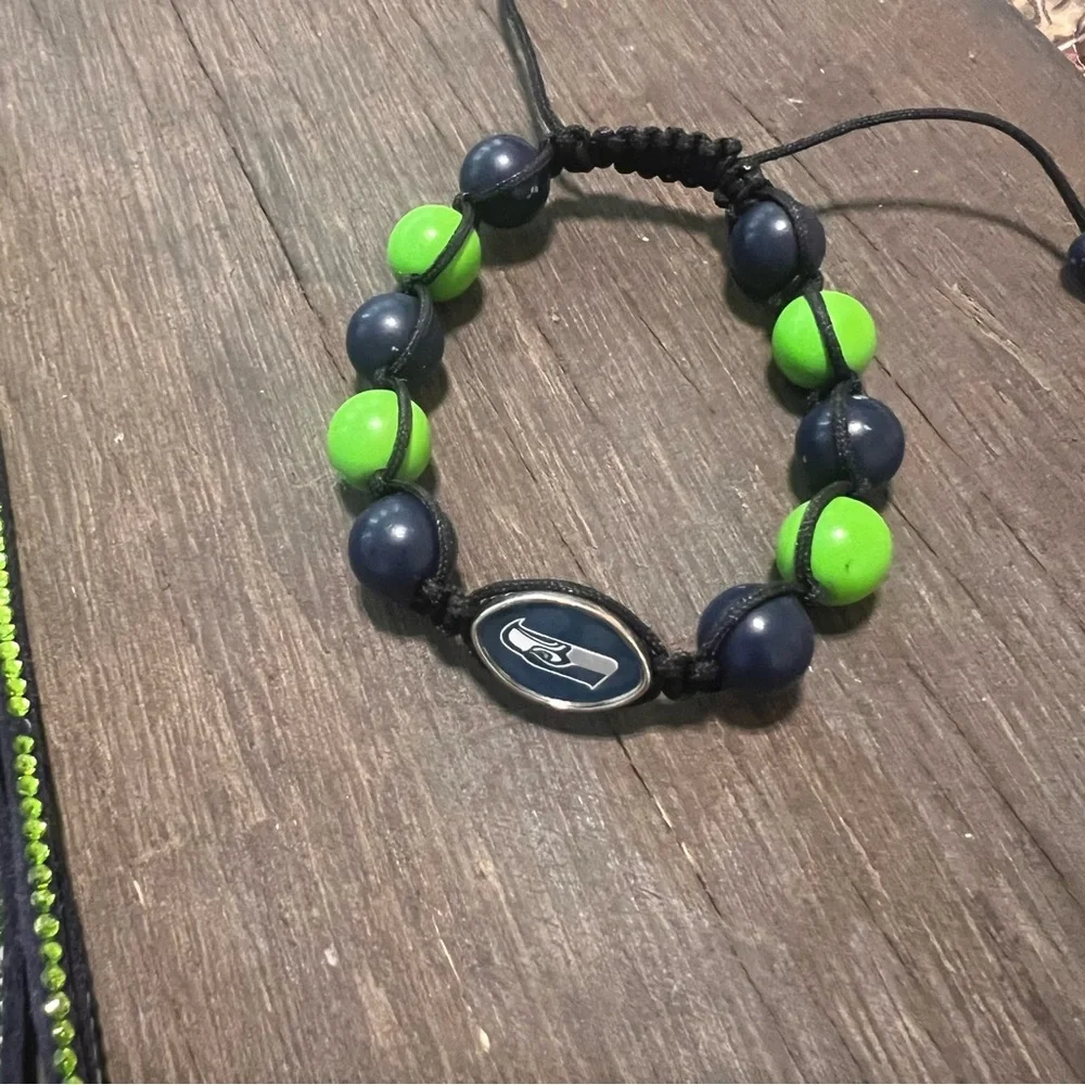 Seattle Seahawks Green and Blue Jewelry & Key Chain Set